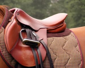 Selle de cheval cousue avec des fils de couture fournis par Sigier Capelle