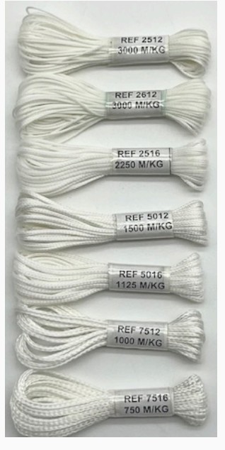 Divers diamètres de fils de couture polyester pour assembler les chaussures